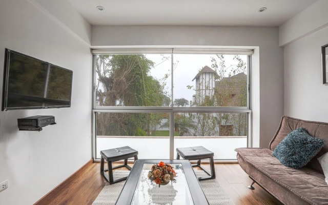 Quiet Romantic Apartment In The Heart Of Barranco