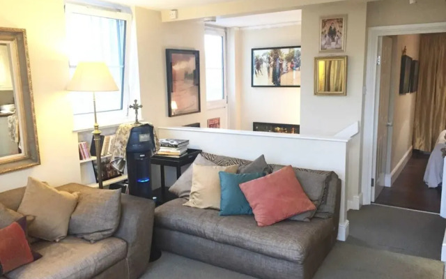 2 Bedroom Apartment off Portobello Road