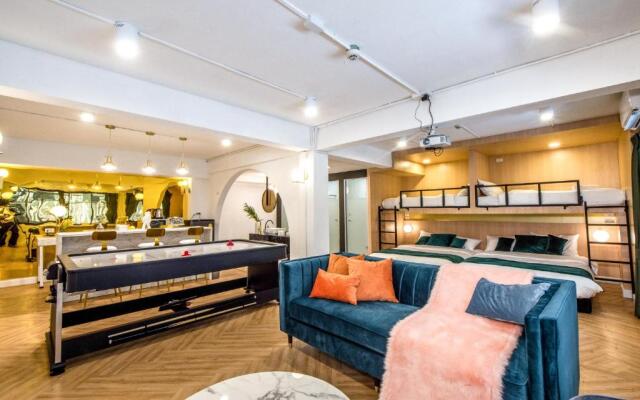 Theme Boutique Hotel