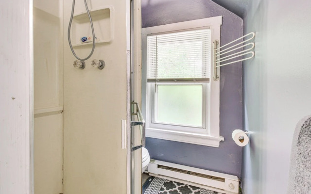 Pet-friendly Cincinnati Apt: 5 Mi to Downtown!