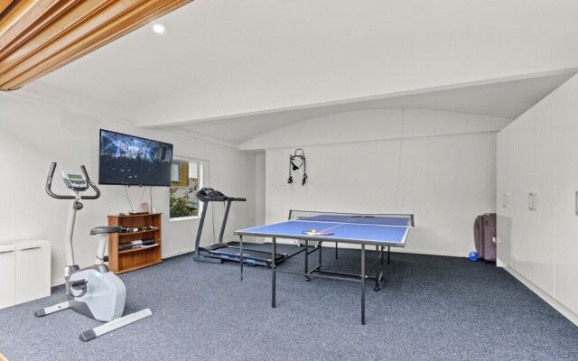 High-end Modern Villa Spa Pool & Views