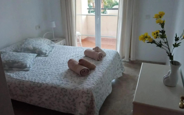 Central 2-Bed Apartment in Estepona Port