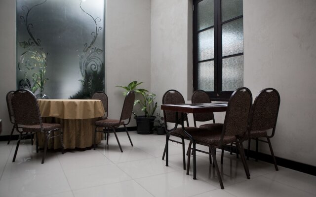 RedDoorz Plus near Bandung Indah Plaza