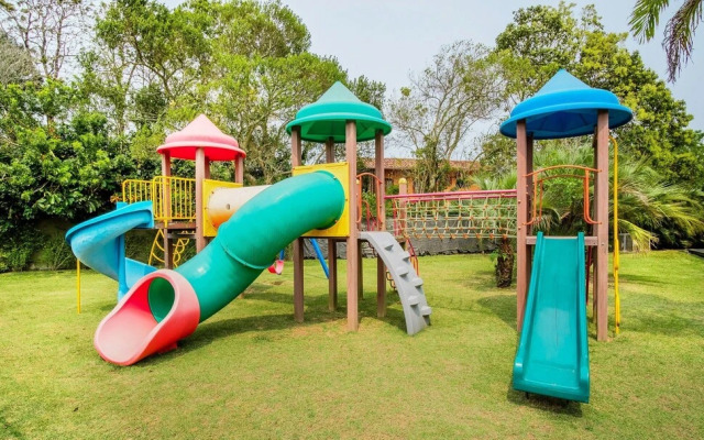 Modern House With Pool Next to Surfland Roi00