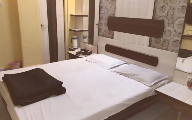 Goroomgo Pat Village Inn Indore