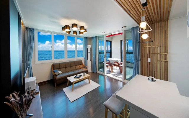 Pohang Couple Stone Pension