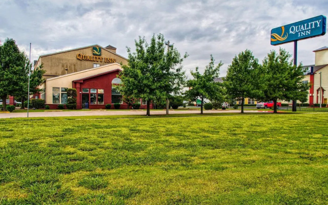 Econo Lodge Inn & Suites