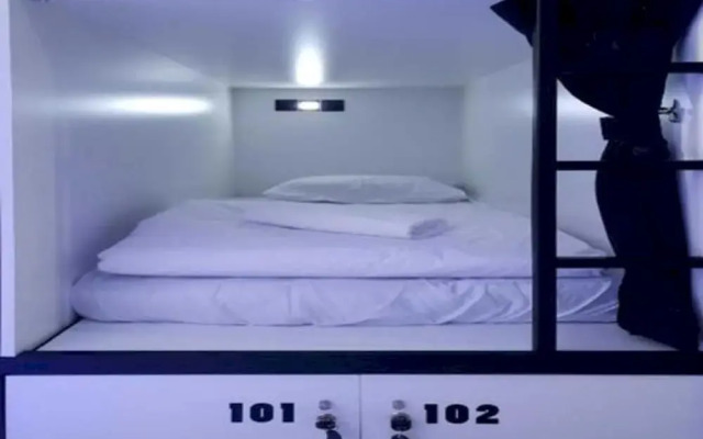 Oyo 91036 J Capsule Hotel Jalan Bukit