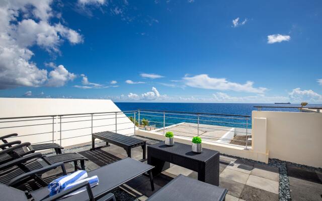 Amazing Sea View Penthouse w/ Private Rooftop