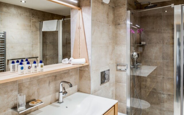 Mammoth Lodge by Alpine Resorts