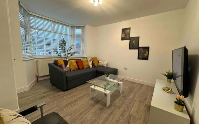 3-bed Home, Sleeps 8, Ideal for Large Groups
