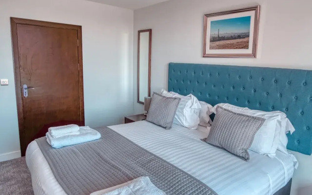 Cotswold Club Apartment Ash 2