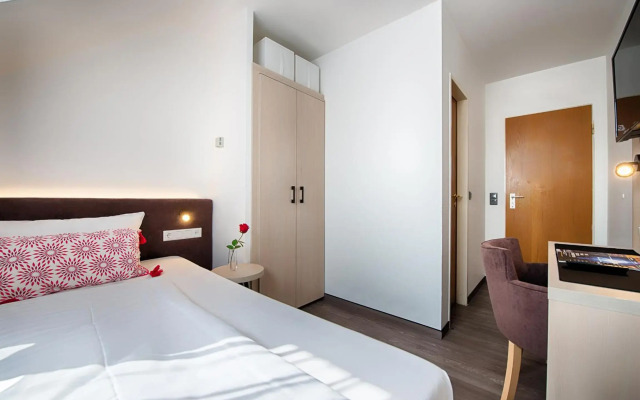 Home Hotel