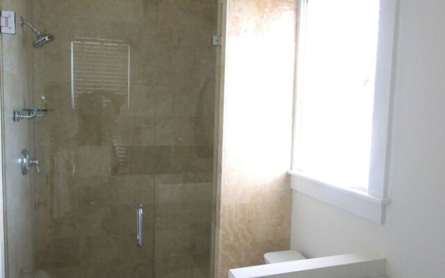 The Sandpiper Inn & Cottages