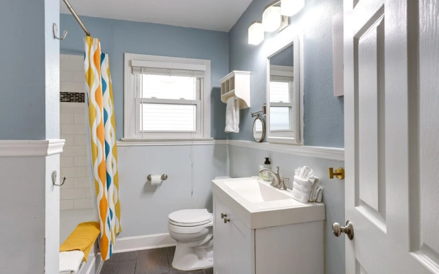 Near Beach & Attractions: Home in Galveston!