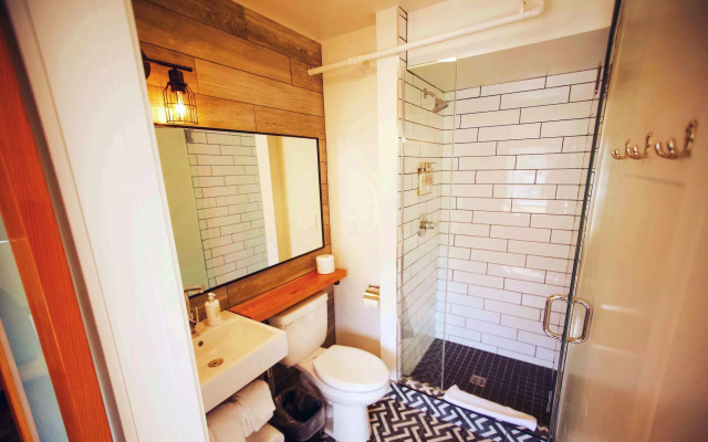 Crash Hotel Squamish