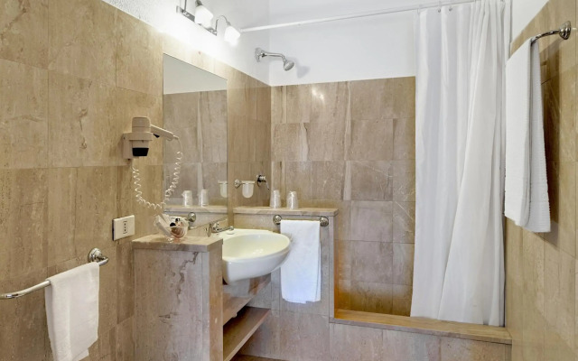 Montholon Paris Hotel