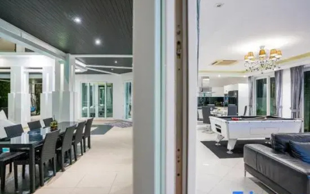 New 7BR Pool Villa with Slider - VVP31.4