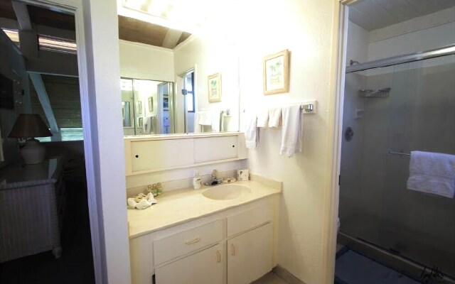 Condo With Great Sunsets and Golf Course Views