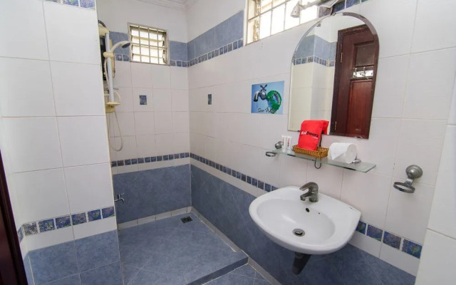 RedDoorz near 23rd September Park