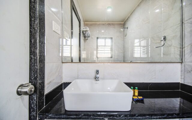 OYO 11576 Hotel Krishna Regency
