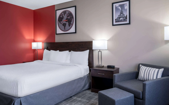 Ramada by Wyndham Thunder Bay Airlane Hotel