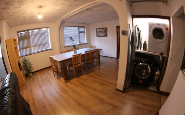 College Street Abode - Guest House