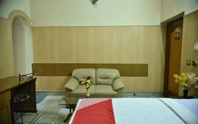 Mid City Hotel by OYO Rooms