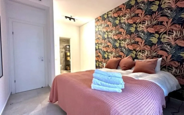 Gindi Tower APT - By Beach Apartments TLV