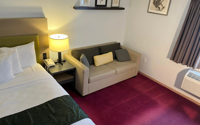 Pictured Rocks Inn & Suites