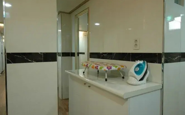 Simple House Apgujeong