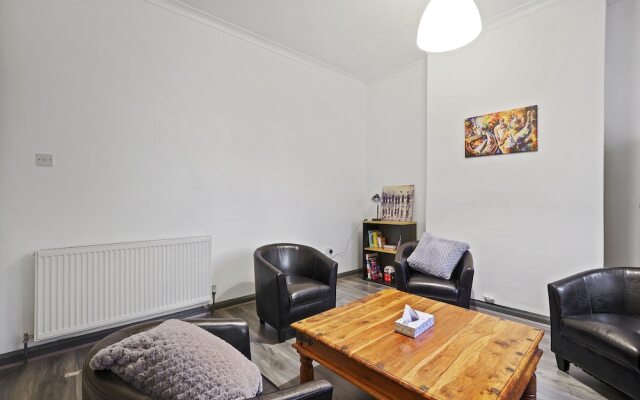 Stunning 5bed House in Birmingham Contractors Also