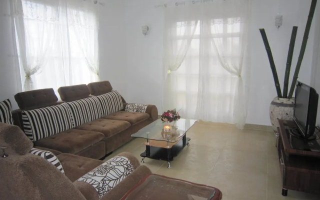 Jolie Villa Santa