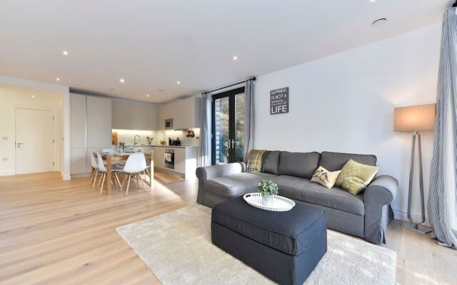 Bright, Spacious 2 bed Flat in Battersea, Sleeps 6