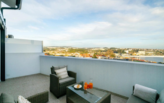 WHome Riverside View Premium Apartment w/ AC & Terrace