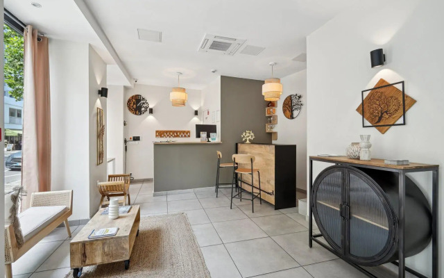 Hotel Le National Clichy Paris