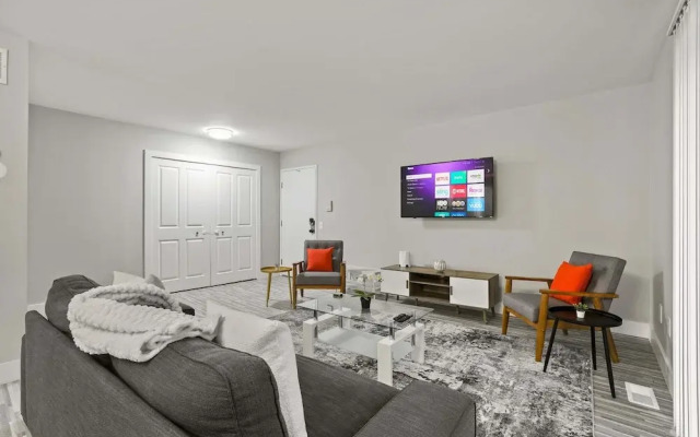 2BR 1BA Apartment With Great Amenities