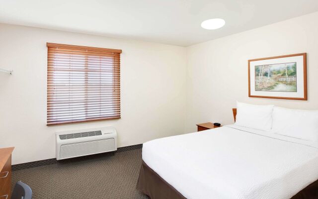 WoodSpring Suites Tyler Rose Garden