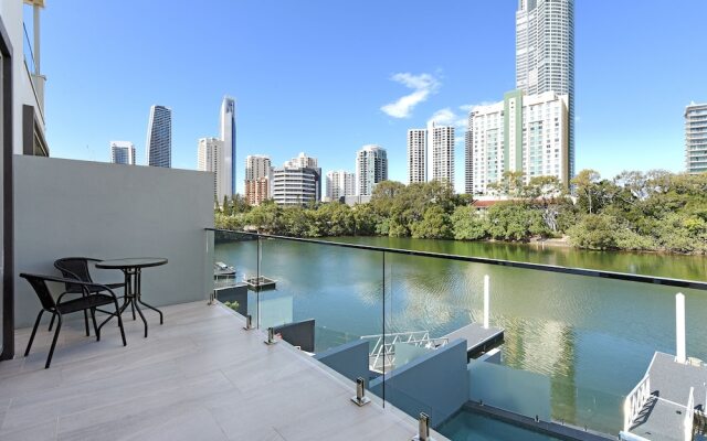 Gold Coast Private Villas - Waterfront Villas