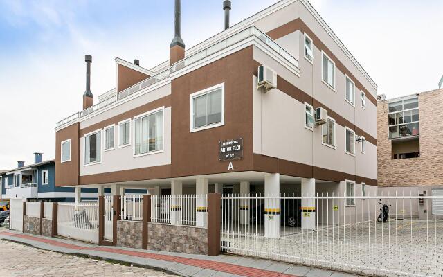 Belo apto com churrasqueira nos ingleses RAE204