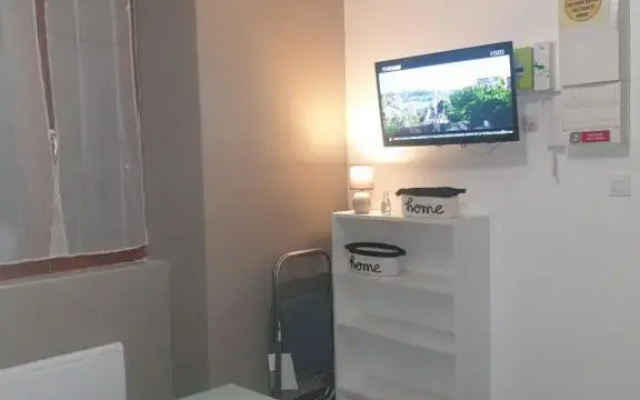 studio meublé au RDC , proche lac