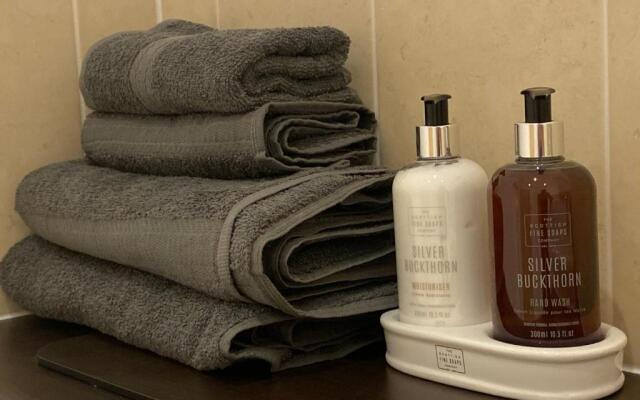 The Duplex Nairn- Spacious 3 Bedroom with sunny balcony