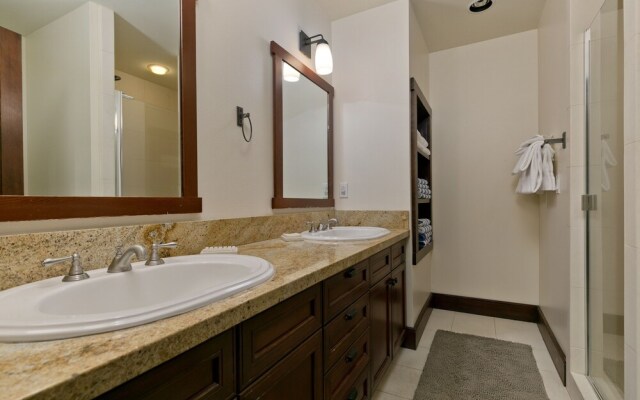 Juniper Crest #25 4 Bedroom Condo by RedAwning