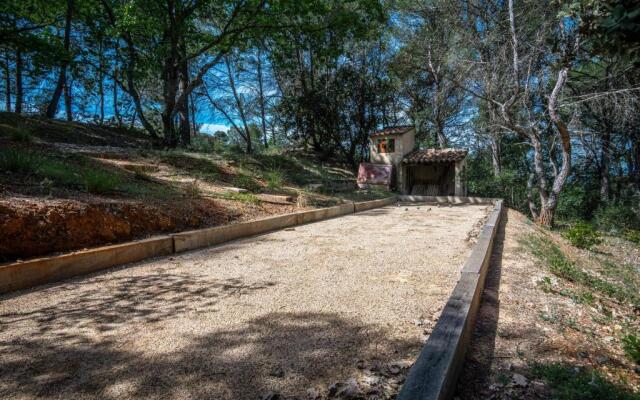 Stunning panoramic views in Roussillon