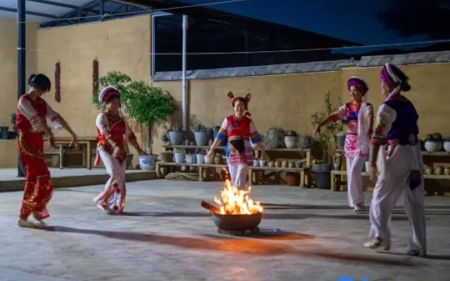 Shaxi Hidden Creek Homestay