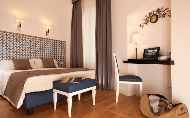 Floris Hotel