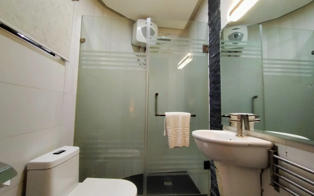 Iris Hotel