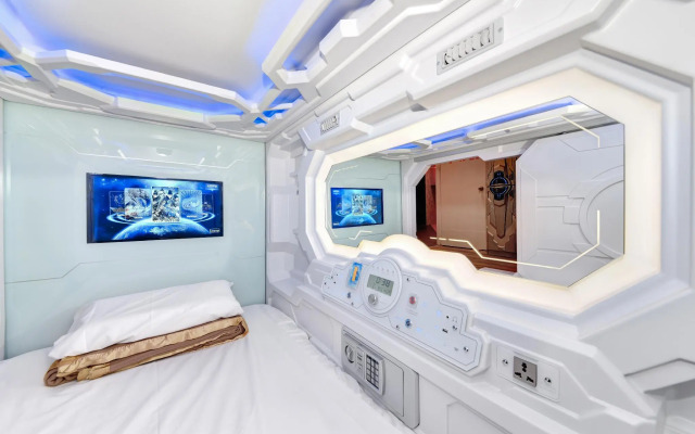 Space Q Capsule Hotel