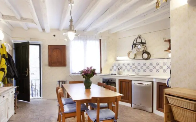Apartment House Flores Bregovita