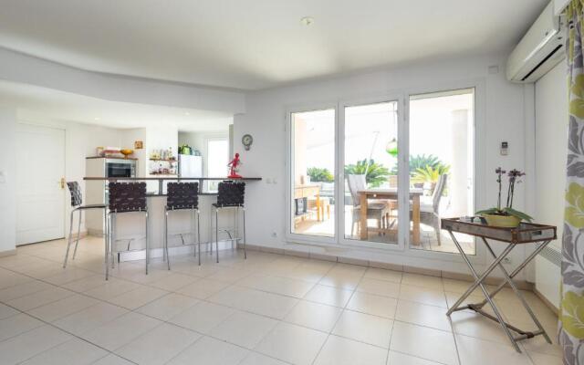 Superb penthouse in centre of Cannes Stunning views air-conditioning internet Near the Palais 532